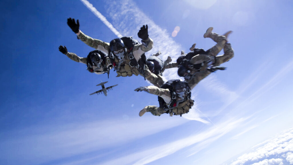 high altitude military parachuting